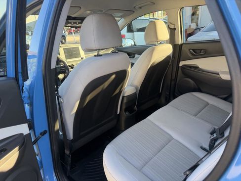 Used 2023 Hyundai Kona SEL image 12