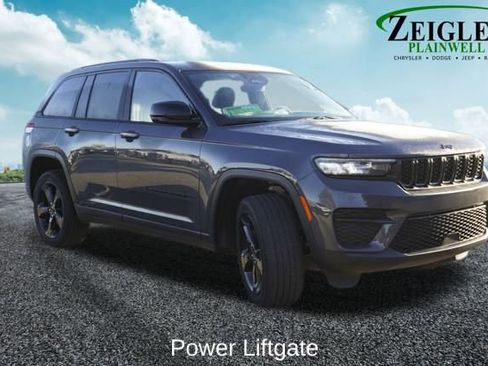 Used 2023 Jeep Grand Cherokee Altitude image 4