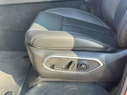 New 2025 Jeep Wagoneer L Series II w/ Convenience Group I AWD/4WD image 13