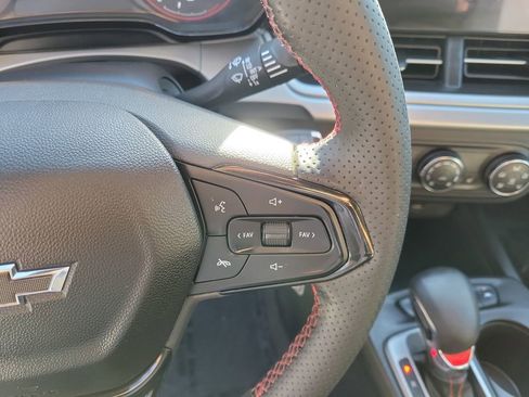 Used 2024 Chevrolet Trax RS w/ Sunroof Package image 24