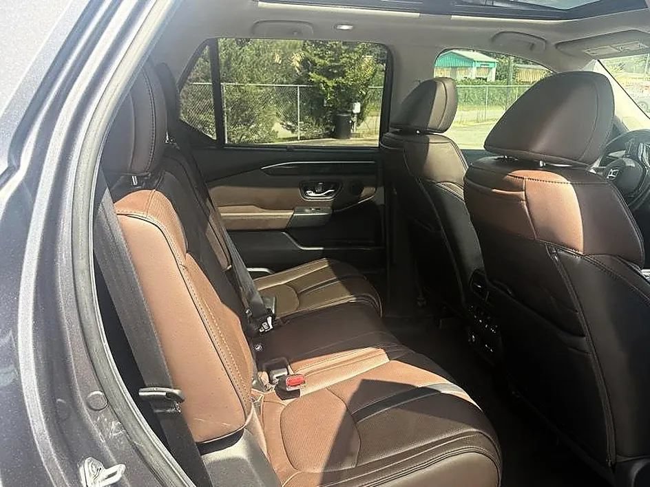 Used 2025 Honda Pilot Elite image 36