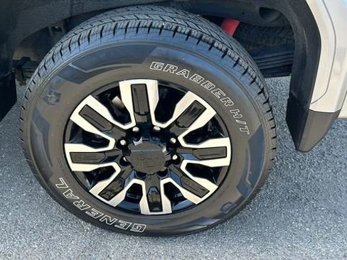 Used 2024 GMC Sierra 2500 Denali Ultimate image 6