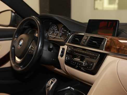 Used 2019 BMW 430i xDrive Convertible w/ Convenience Package image 17