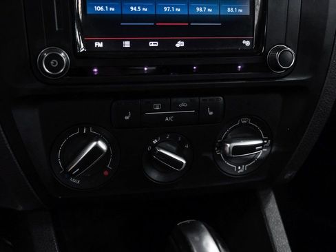 Used 2017 Volkswagen Jetta SE image 31