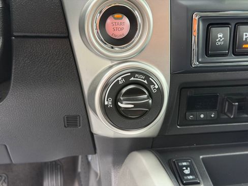 Used 2021 Nissan Titan SV w/ SV Convenience Package AWD/4WD image 25