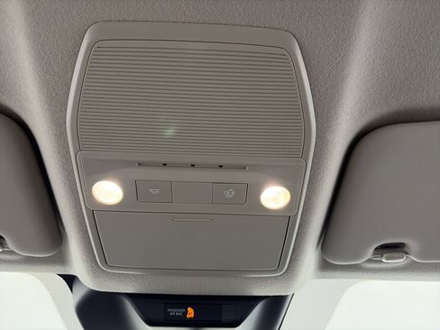 Used 2025 Nissan Kicks SR image 29