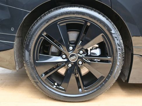 Used 2025 Audi A6 e-tron Prestige AWD/4WD image 13