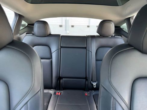 Used 2021 Tesla Model Y 2WD image 30