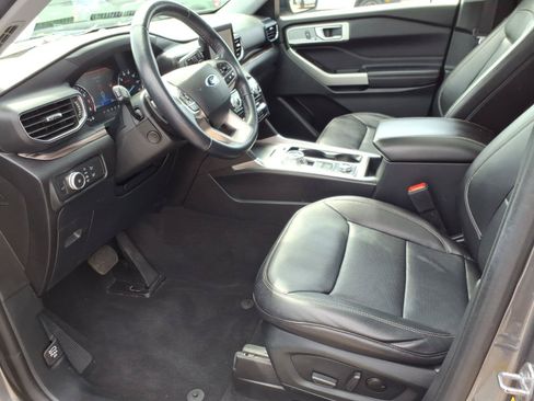 Used 2021 Ford Explorer Limited w/ Equipment Group 301A AWD/4WD image 11