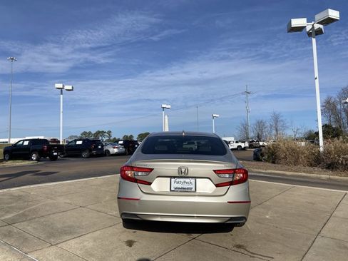 Used 2019 Honda Accord LX image 9