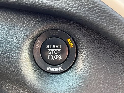 Used 2016 Jeep Cherokee Limited image 21