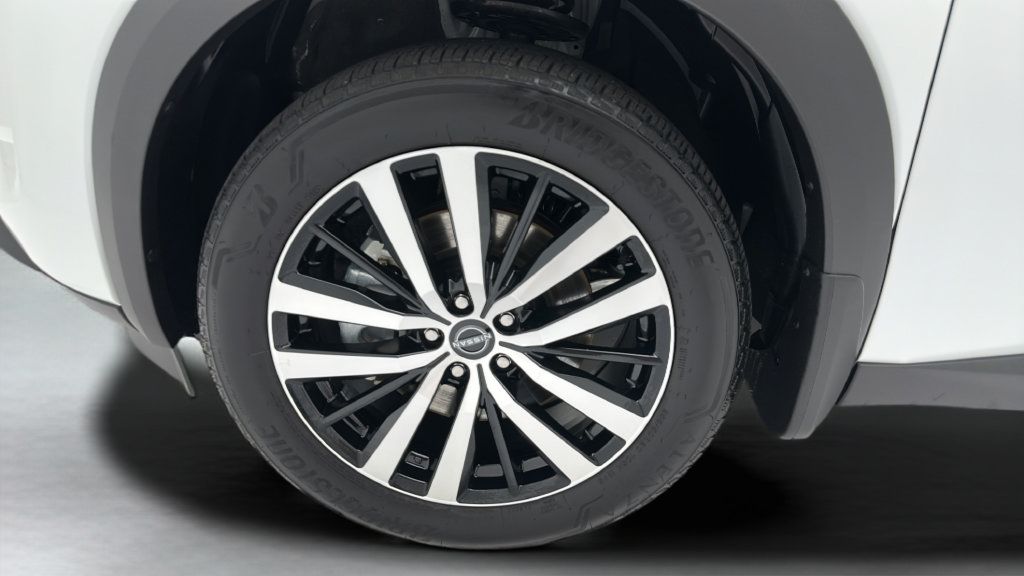 Used 2025 Nissan Pathfinder Platinum AWD/4WD image 8