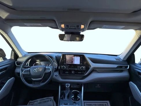 Used 2022 Toyota Highlander XLE image 32
