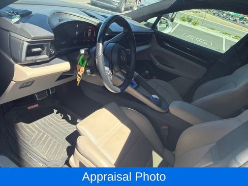 Certified 2025 Porsche Macan 4S Electric AWD/4WD image 6