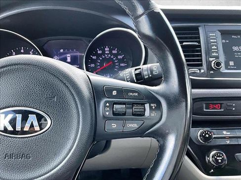 Used 2017 Kia Sedona LX w/ LX Essentials Premium Package FWD image 19