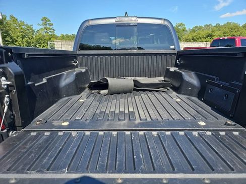 Used 2022 Toyota Tacoma SR5 w/ Technology Package RWD image 12