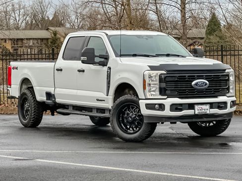 Used 2024 Ford F350 XLT AWD/4WD image 2
