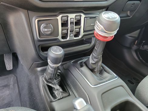 Used 2025 Jeep Wrangler Unlimited Sport AWD/4WD image 22