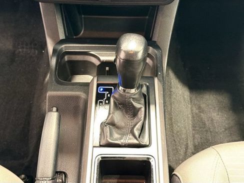 Certified 2019 Toyota Tacoma SR5 AWD/4WD image 14