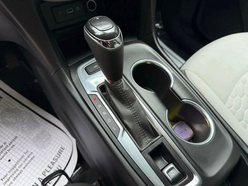 Used 2020 Chevrolet Equinox LS image 25