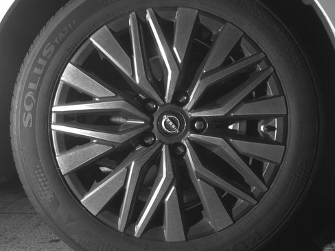 Used 2025 Nissan Altima 2.5 SV FWD image 13
