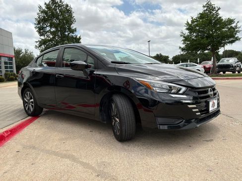 Used 2025 Nissan Versa SV FWD image 4