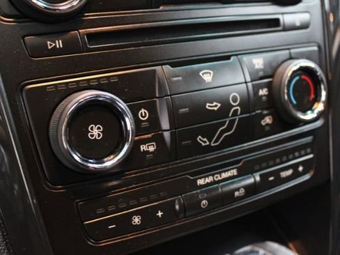 Used 2017 Ford Explorer XLT image 17