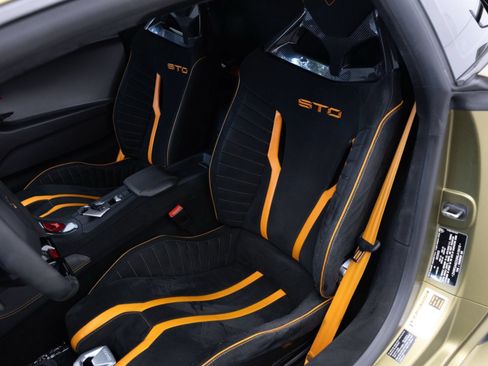 Used 2022 Lamborghini Huracan STO RWD image 5