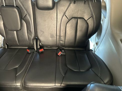 Used 2022 Chrysler Pacifica Touring-L FWD image 21