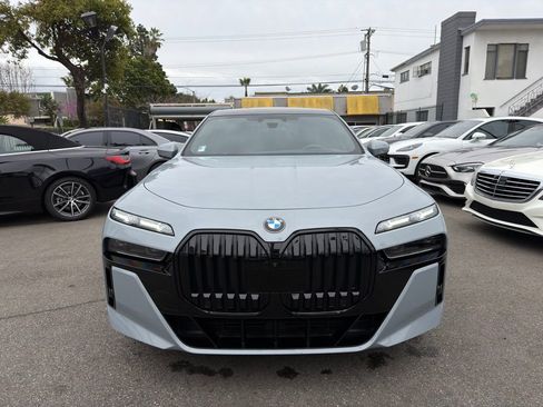 Used 2023 BMW 760i xDrive w/ Executive Package image 2