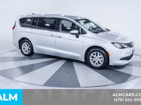 Used 2023 Chrysler Voyager LX FWD image 10