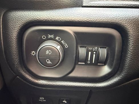Used 2019 RAM 1500 Big Horn RWD image 28