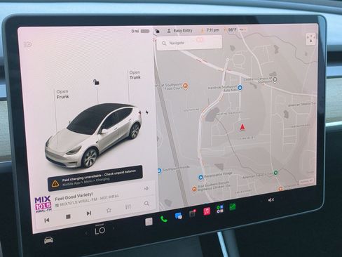 Used 2021 Tesla Model Y Long Range AWD/4WD image 25