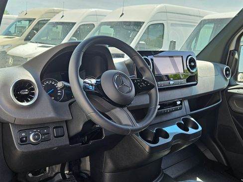 New 2025 Mercedes-Benz eSprinter 144 Cargo image 15