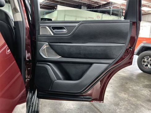 Used 2025 INFINITI QX80 Sensory image 26