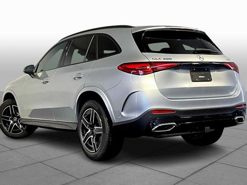 Used 2025 Mercedes-Benz GLC 300 4MATIC image 3