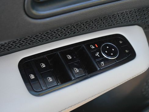 Used 2023 Nissan Ariya AWD image 22