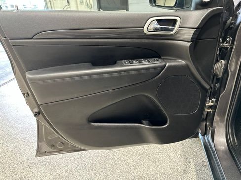 Used 2021 Jeep Grand Cherokee Laredo X AWD/4WD image 12