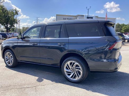 New 2025 Lincoln Navigator Reserve image 7