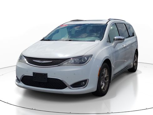 Used 2018 Chrysler Pacifica Limited FWD image 3