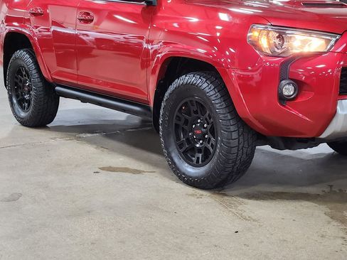 Used 2022 Toyota 4Runner TRD Off-Road Premium AWD/4WD image 16