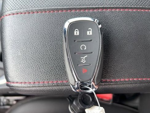 Used 2023 Chevrolet Traverse RS image 40