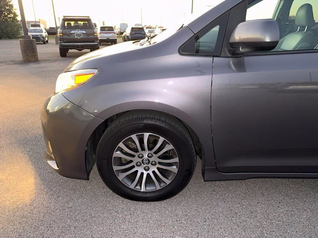 Used 2019 Toyota Sienna XLE FWD image 8