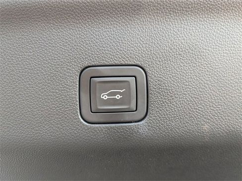 Used 2025 GMC Yukon Denali image 15