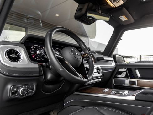 Used 2025 Mercedes-Benz G 550 image 25