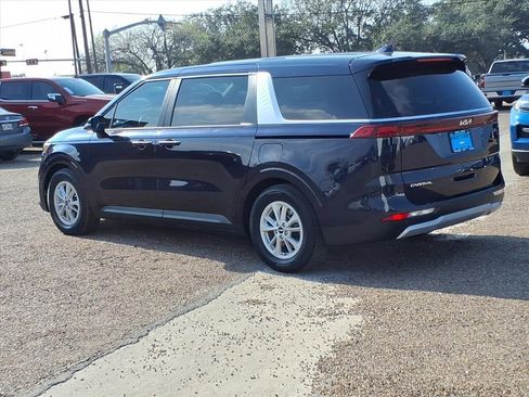 Used 2023 Kia Carnival LX image 3
