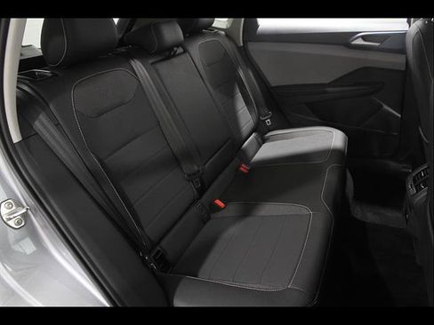 Certified 2024 Volkswagen Taos SE AWD/4WD image 18