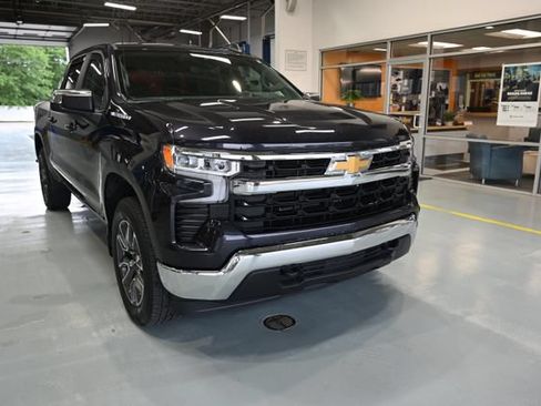 Used 2023 Chevrolet Silverado 1500 LT AWD/4WD image 3