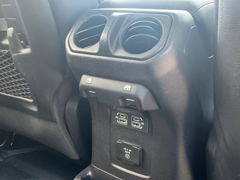 Used 2021 Jeep Wrangler Unlimited Rubicon AWD/4WD image 16