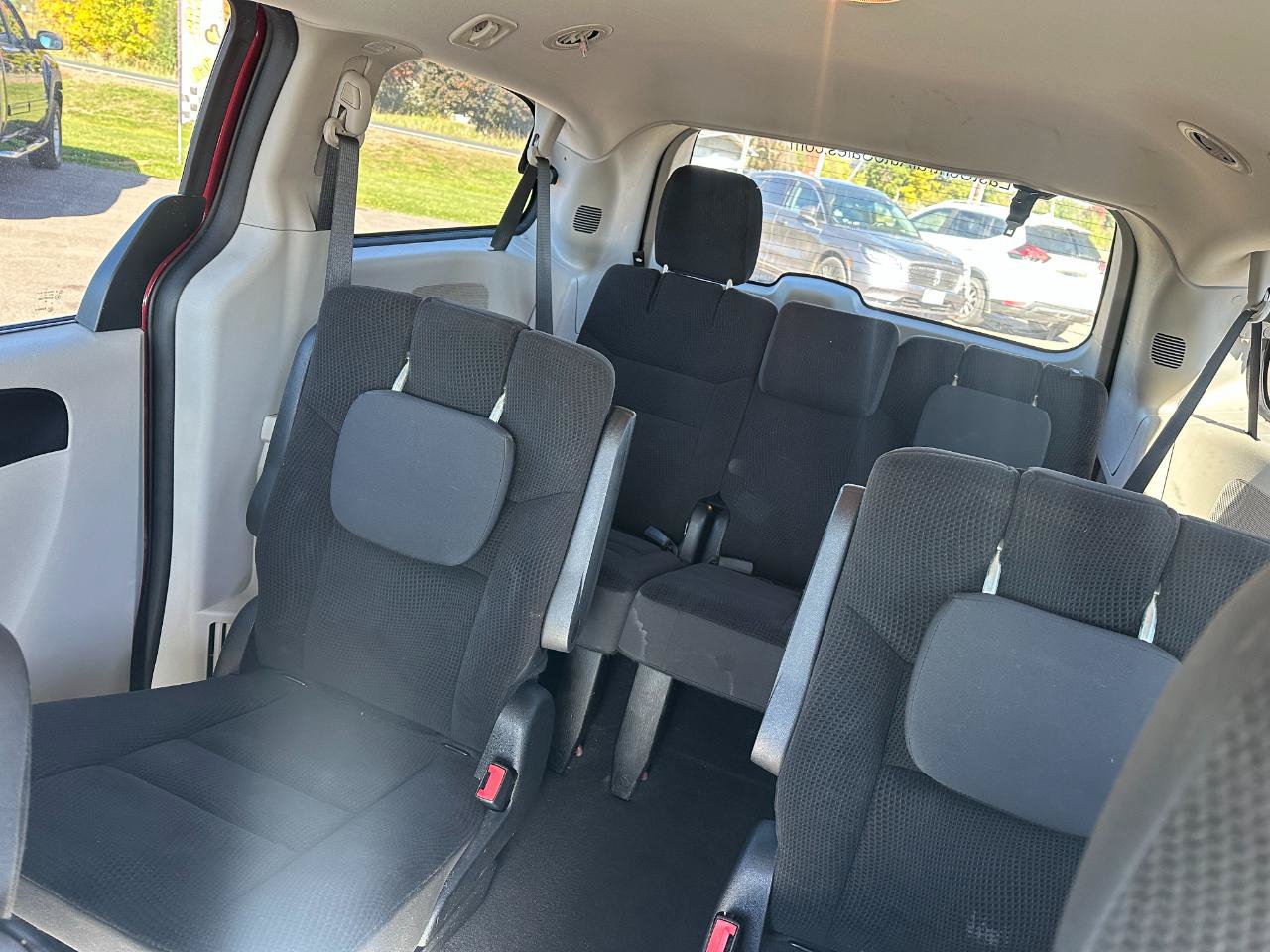 Used 2018 Dodge Grand Caravan SE w/ UConnect Hands-Free Group FWD image 16